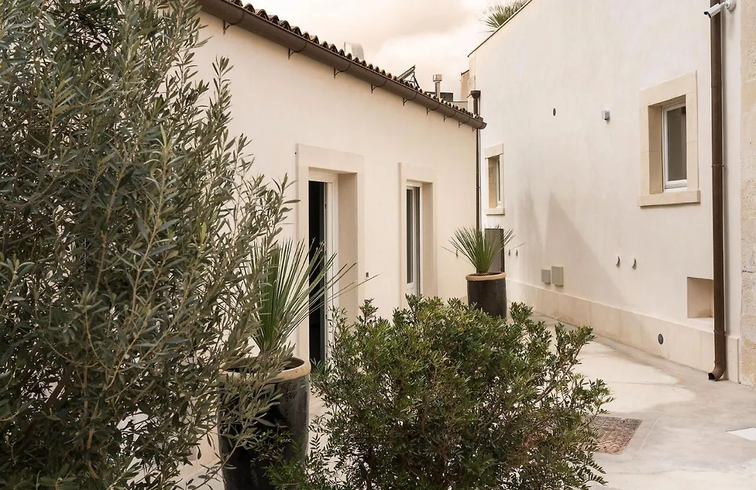 Byssus Suites-1